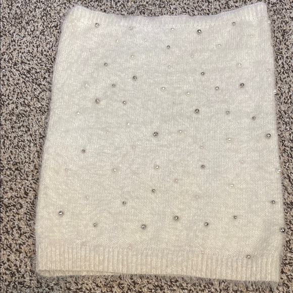 Betsey Johnson Cream Knit Infinity Scarf with Pearl and silver beads - Picture 3 of 5